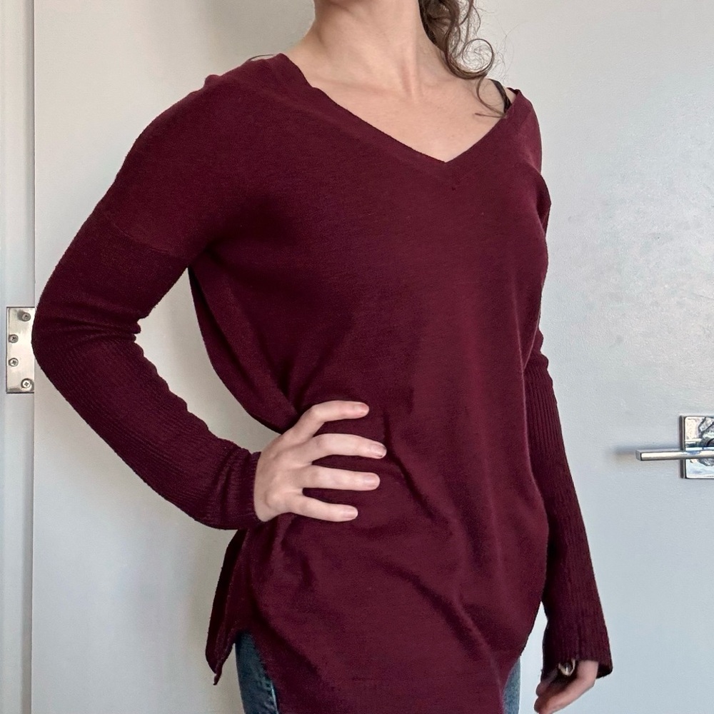 American Eagle burgundy V-neck sweater maroon oversized fall winter holiday Y2K